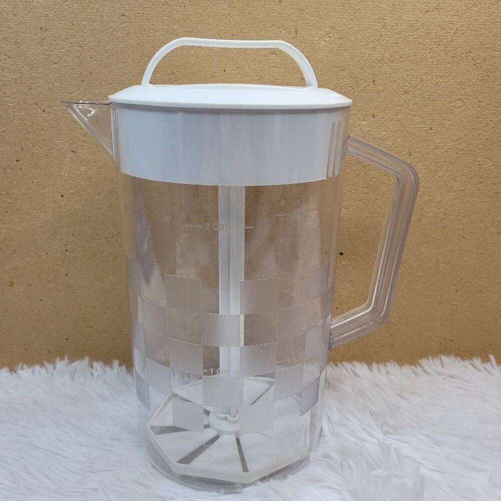 Pampered Chef Quick Stir 2 Quart Pitcher